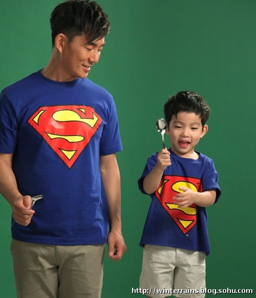 46岁任贤齐漂亮老婆陈则妤背景曝光 一对儿女可爱逗趣