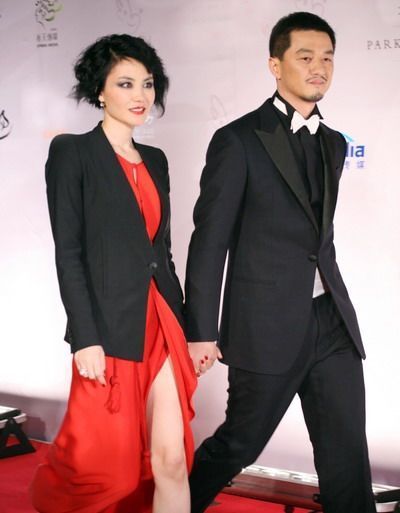 麦当娜骑鸟叔大尺度贴身 盘点越老越风骚的女星