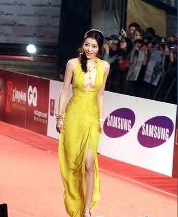 麦当娜骑鸟叔大尺度贴身 盘点越老越风骚的女星