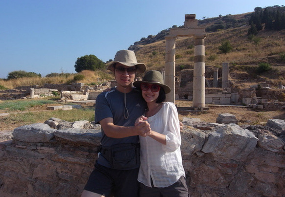 明星夫妻潮装出街 亲密喂食私密照