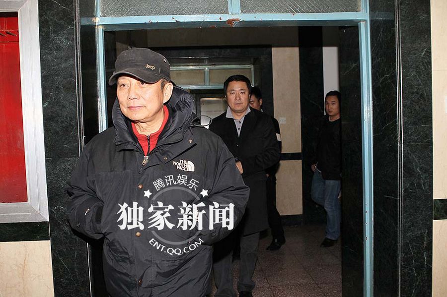 黄晓明三米高坠地粉碎性骨折