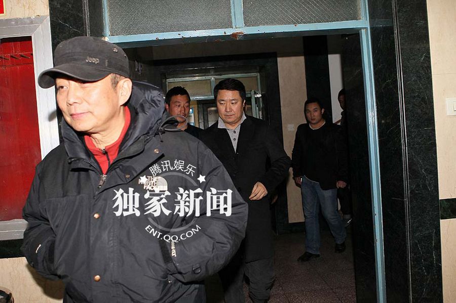 黄晓明三米高坠地粉碎性骨折