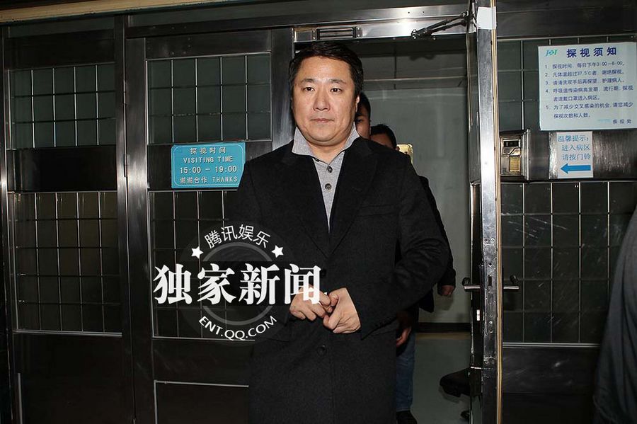 黄晓明三米高坠地粉碎性骨折