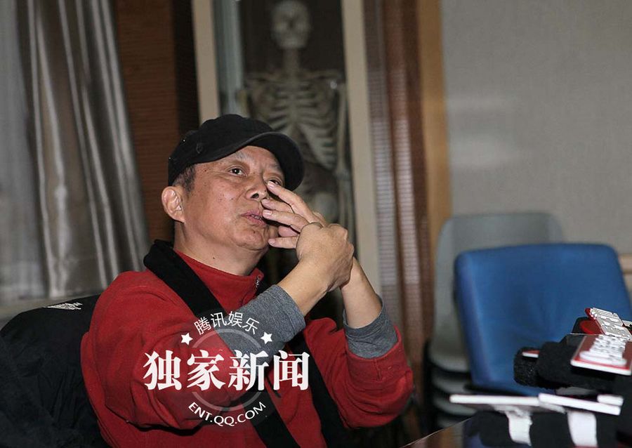 黄晓明三米高坠地粉碎性骨折