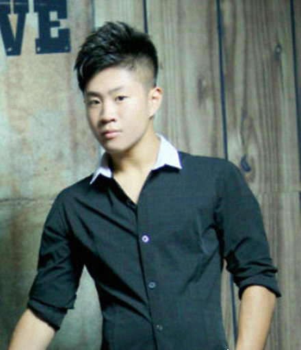 王小利19岁长子王亮曝光 星味十足似东北版刘恺威
