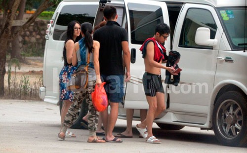 章子怡撒贝宁同游，恋情被曝光