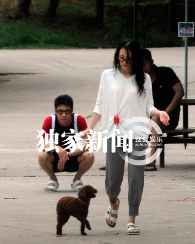 章子怡撒贝宁同游