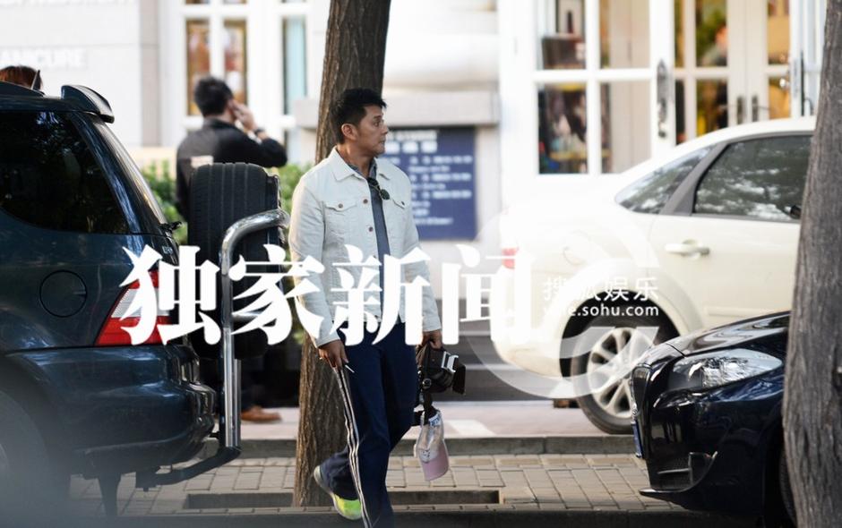 莫少聪陪爱妻做造型知足常乐