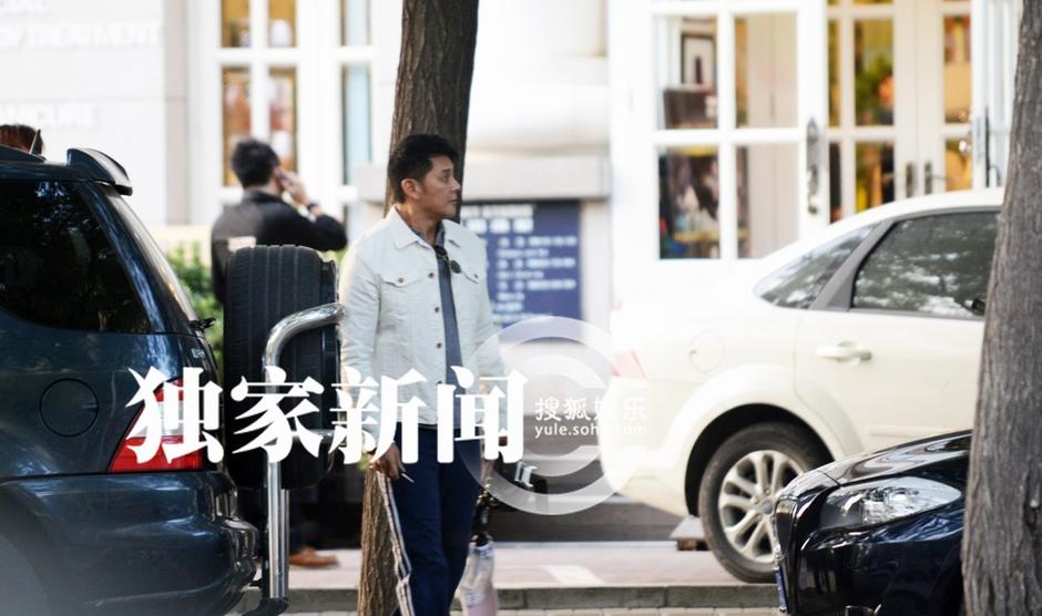 莫少聪陪爱妻做造型知足常乐