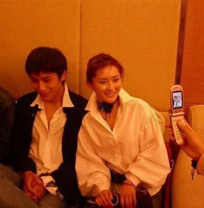 谢娜大学时期课堂私密照曝光 为塑造型曾臀部绑枕头