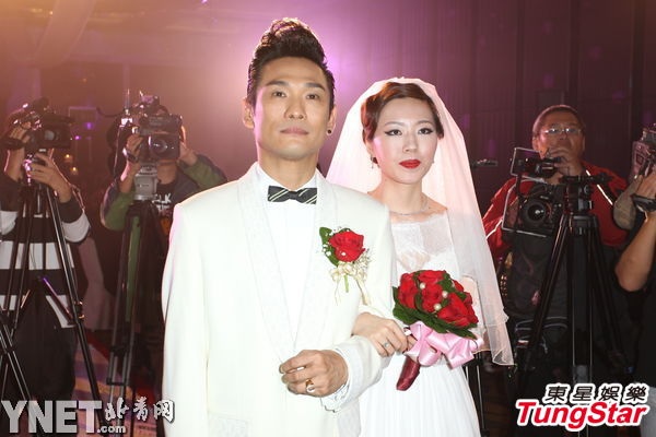 杜德伟娶26岁嫩妻婚宴曝光 天心外籍男友首亮相