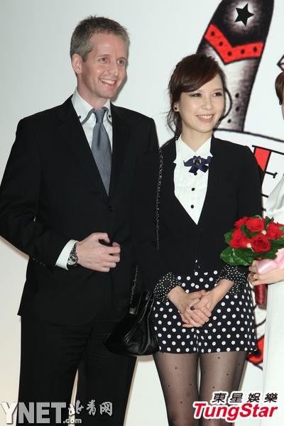 杜德伟娶26岁嫩妻婚宴曝光 天心外籍男友首亮相