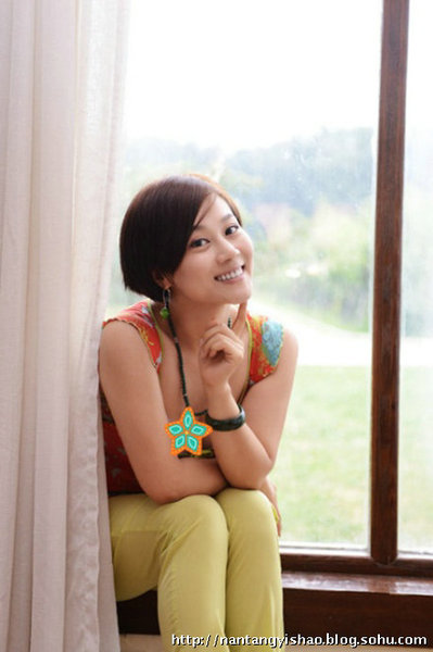 笑星高秀敏29岁女儿近照首曝光 中戏导演系毕业