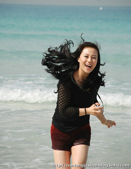 笑星高秀敏29岁女儿近照首曝光 中戏导演系毕业