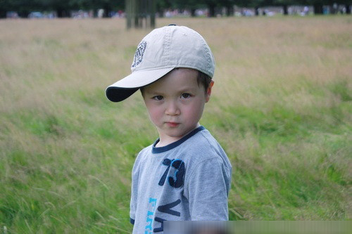 央视主播姜丰混血儿女被赞最美星二代