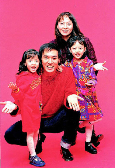 “小李飞刀”焦恩俊为大女儿焦曼婷拉票 大量私房照曝光