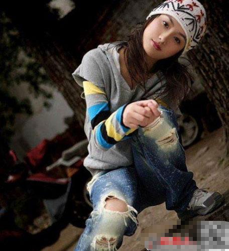 “小李飞刀”焦恩俊为大女儿焦曼婷拉票 大量私房照曝光