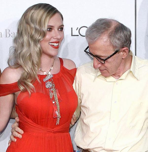 希拉里偷瞄女星上围 盘点欧美艳星遭偷瞄瞬间