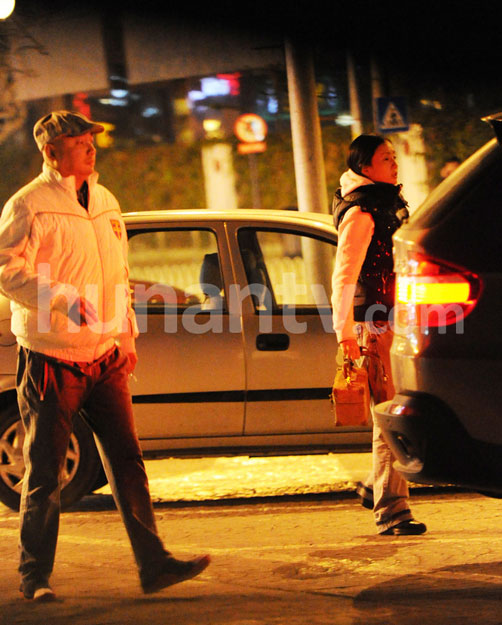 徐峥小陶虹外出用餐