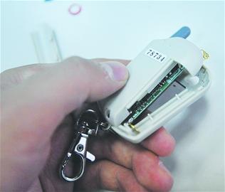 南孚聚能环炸烂汽车遥控器 前海小摊卖假货