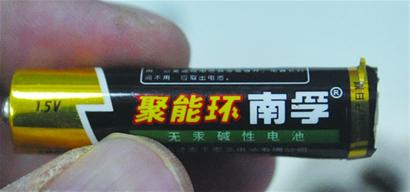 南孚聚能环炸烂汽车遥控器 前海小摊卖假货