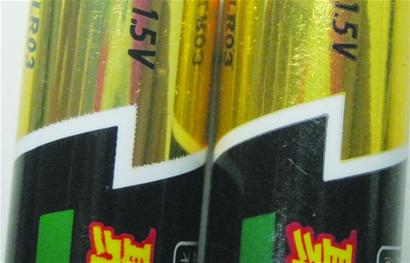 南孚聚能环炸烂汽车遥控器 前海小摊卖假货