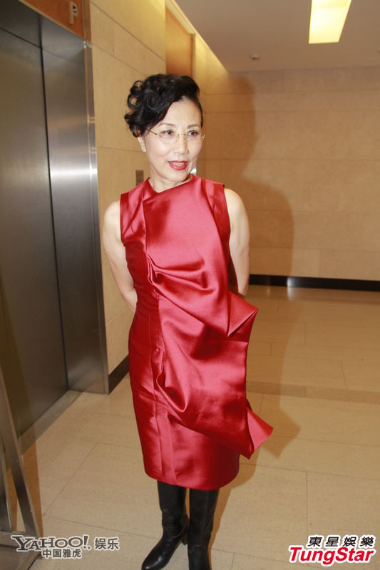 赌王何鸿燊庆祝91岁大寿 四太与子女包围狂吻