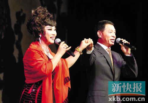 陈建华首次登台献唱粤曲 一曲《广州地铁颂》字正腔圆 陈建华首次登台献唱粤曲 一曲《广州地铁颂》字正腔圆