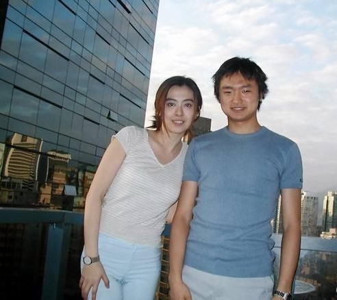 网友晒王祖贤合影 素颜卖萌清秀迷人