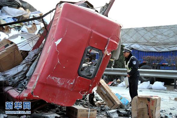 （突发事件·后续）（1）京台高速山东段交通事故造成7死35伤 