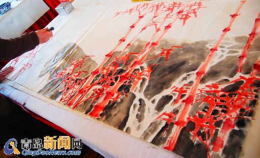 青岛书法家泼墨挥毫写地铁站名 晒名画作品