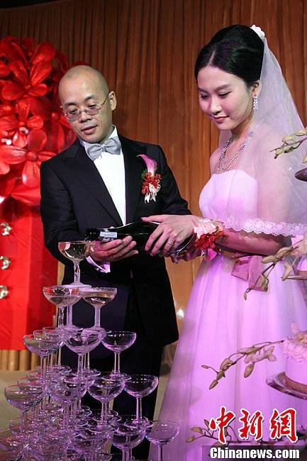 中国首善为二儿办奢华婚礼 席开95桌