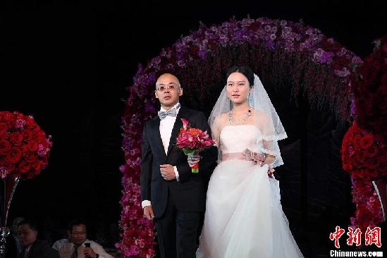 中国首善为二儿办奢华婚礼 席开95桌