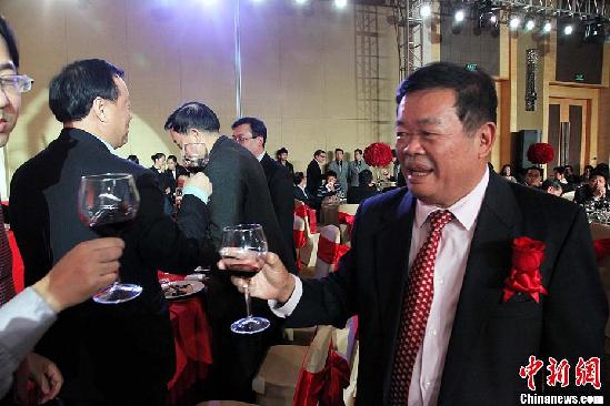 中国首善为二儿办奢华婚礼 席开95桌