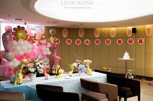 李小璐一家三口合影 女儿露真容