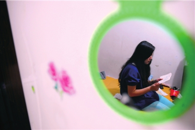 受害者窦女士现在最关心的就是自己身体是否有恙。本报记者徐晓帆摄