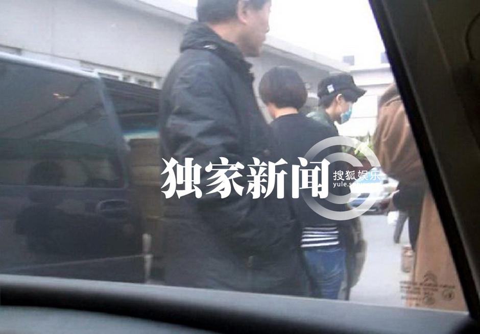 李宇春“蒙面”探望《血滴子》伙伴黄晓明