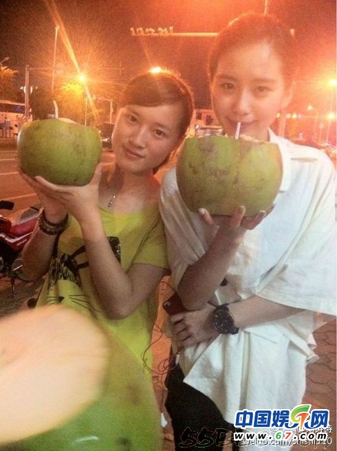 刘诗诗海量素颜街拍 网友大赞天生丽质