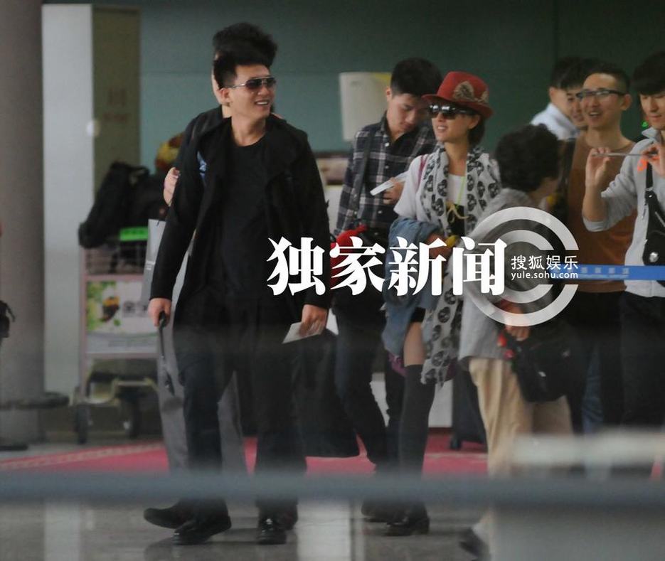 马苏杜淳因戏结成好友 搭伴返京