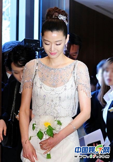 女星婚纱造型比拼最美新娘