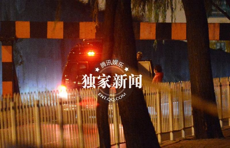 明星足球队夜会饺子馆 孙楠房车主路倒车