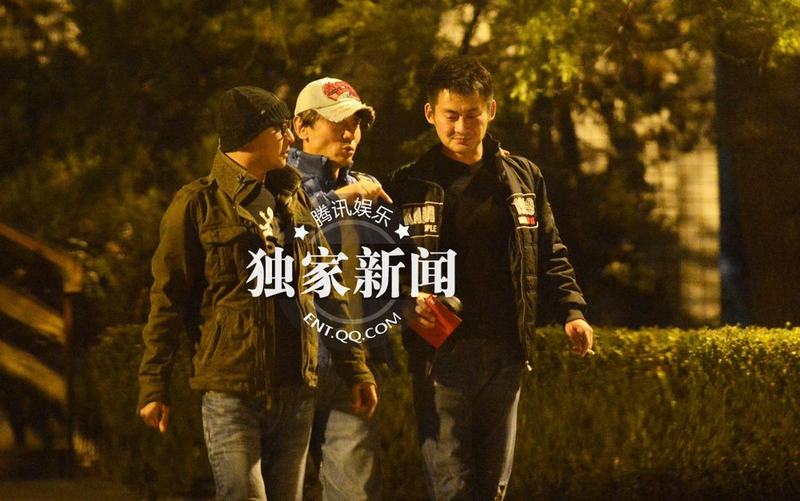 明星足球队夜会饺子馆 孙楠房车主路倒车