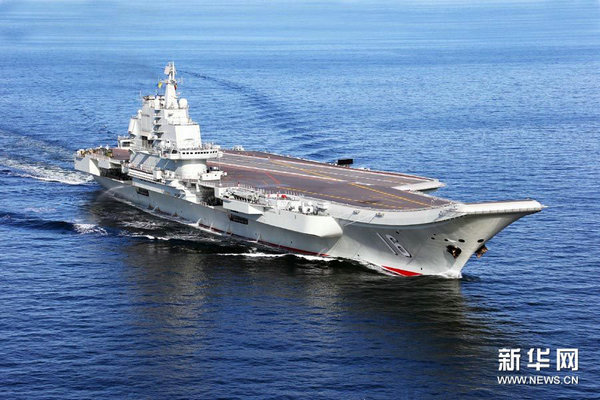 资料图：中国航母瓦良格海中航行。