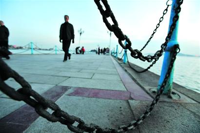 青岛栈桥6成海底钢筋现裂痕 花1800万补身子