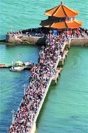 青岛栈桥6成海底钢筋现裂痕 花1800万补身子 青岛栈桥6成海底钢筋现裂痕 花1800万补身子