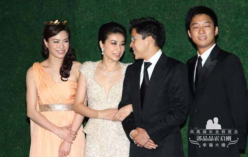 郭晶晶霍启刚四目相对 含情脉脉