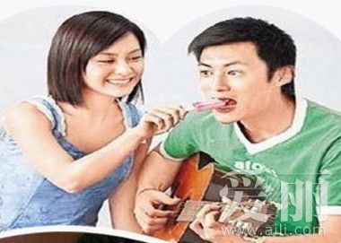 阿娇情史混乱堪比张柏芝 余文乐房祖名成集邮对象(图)