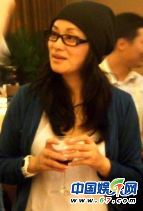 林志颖徐静蕾素颜出街如路人 图揭“辨识度”超低众星