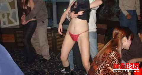 KTV里尽是龌龊男女 疯玩无底线