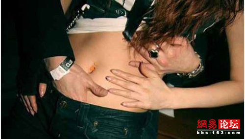 KTV里尽是龌龊男女 疯玩无底线